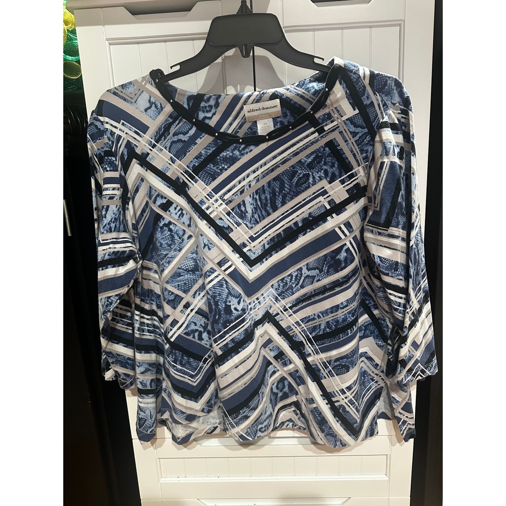 Alfred Dunner Woman 2X Blue Snakeskin Geometric Rhinestone 3/4 Sleeve Top